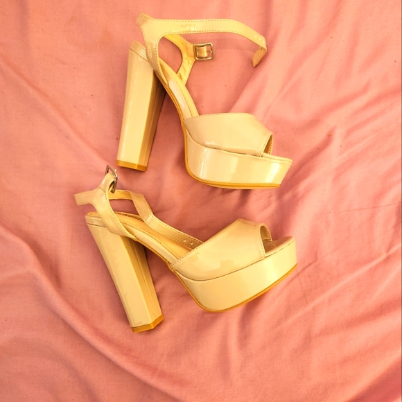 Mckoine heels - Picture 1 of 1